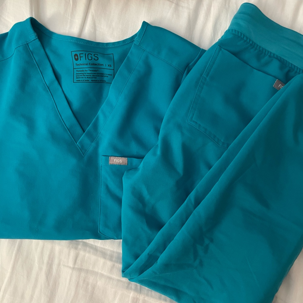 FIGS SCRUB SET